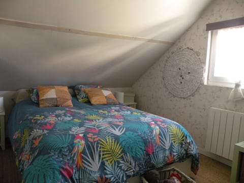 Chambre cooconing salon avec canape convertible Bed and Breakfast in Rouen