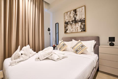 Bedroom, towels