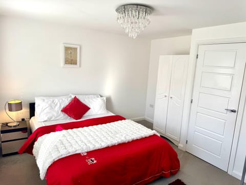 Bed, Photo of the whole room, Bedroom, wardrobe