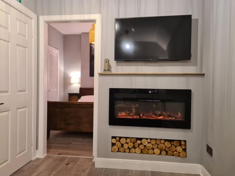 TV and multimedia, fireplace