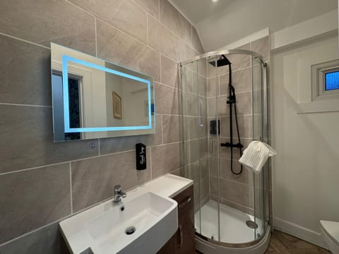 Shower, Bathroom, towels