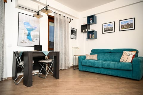 TV and multimedia, Living room, Dining area
