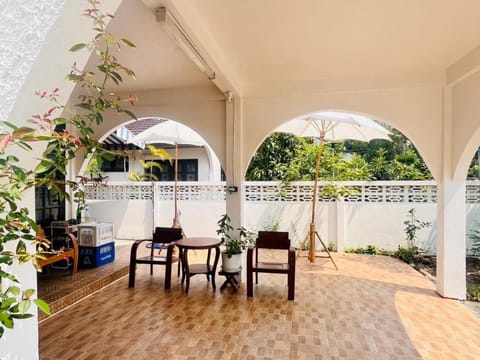 Spring, Day, Seating area