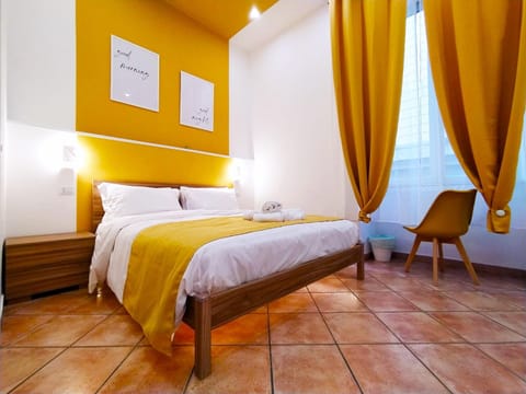 Bed, TV and multimedia, Photo of the whole room, Decorative detail, Bedroom