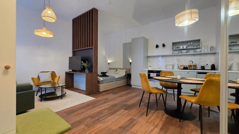 Kitchen or kitchenette, Living room, Seating area, Dining area, stove