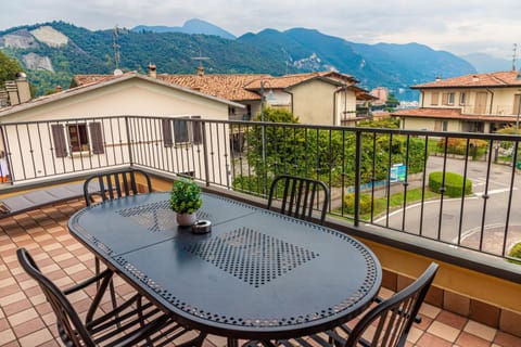 Natural landscape, View (from property/room), Balcony/Terrace, Dining area