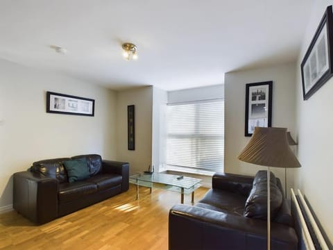 2BR off lively Lisburn Road Apartment in Belfast