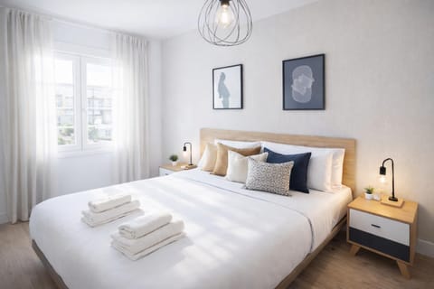 Bed, Bedroom, towels