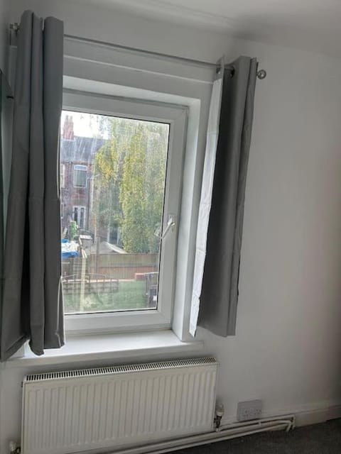 Stylish Large comfortable 5 bedroom house House in Grimsby