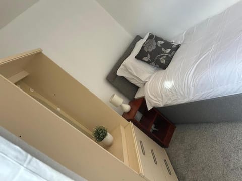 Stylish Large comfortable 5 bedroom house House in Grimsby