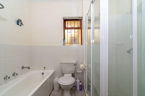 Shower, Toilet, Bathroom, Bath