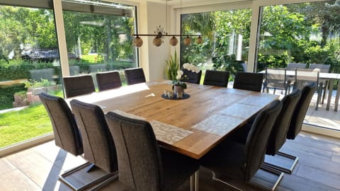 Dining area, Food