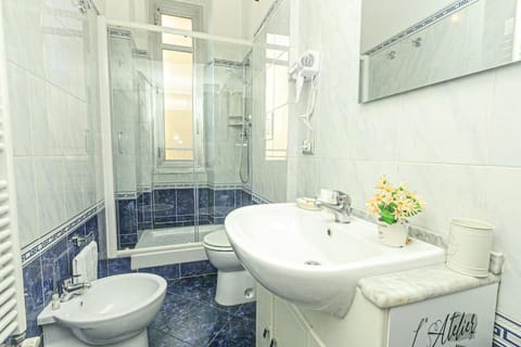 Shower, Toilet, Bathroom, bidet, towels