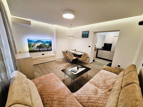 Living room, Seating area, Dining area
