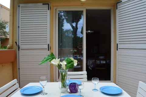 Patio, Dining area