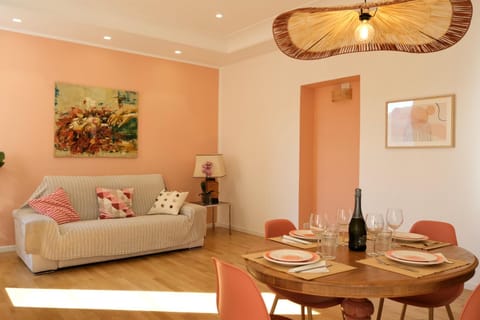 TV and multimedia, Living room, Seating area, Dining area, pet friendly, air conditioner