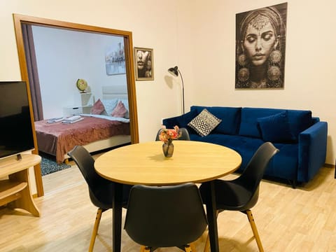 Bed, TV and multimedia, Living room, Seating area, Dining area