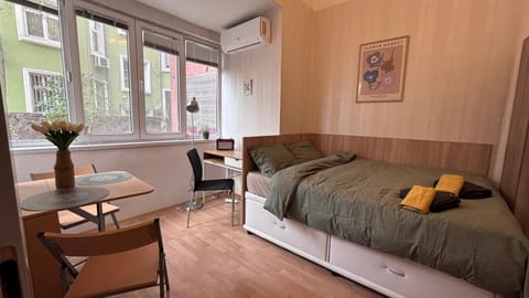 Bed, Seating area, Bedroom, towels, air conditioner