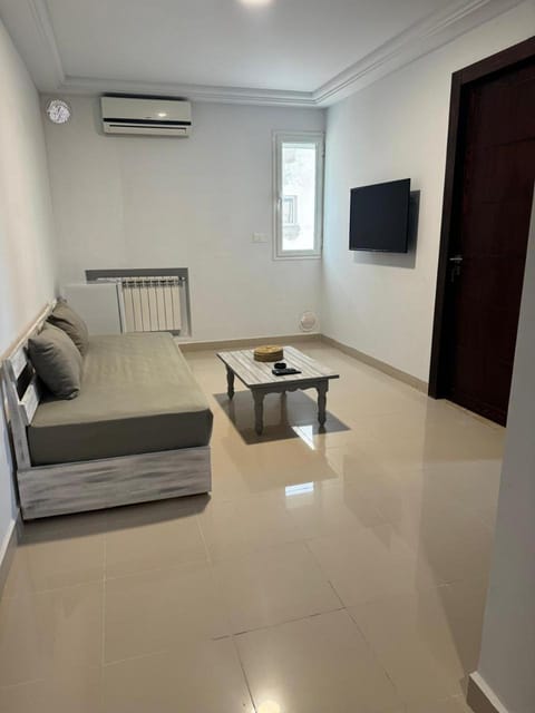 Communal lounge/ TV room, TV and multimedia, Living room, Photo of the whole room, Seating area, air conditioner