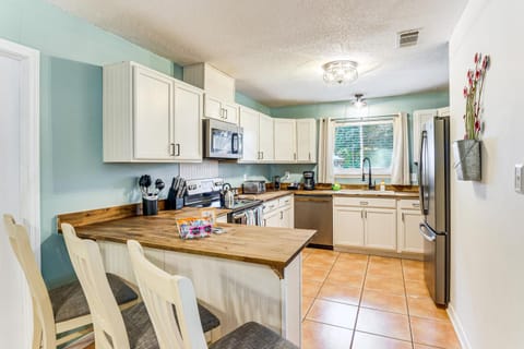 Near Top Beaches Gulf Breeze Oasis with Grill Villa in Pensacola Beach