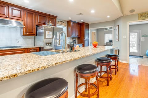 WFH-Friendly Austin Getaway with Backyard Oasis! House in Austin