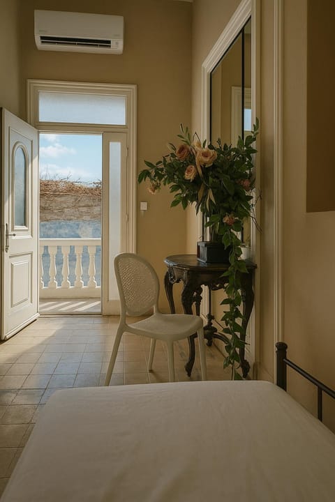 Bed, Balcony/Terrace, Living room, air conditioner