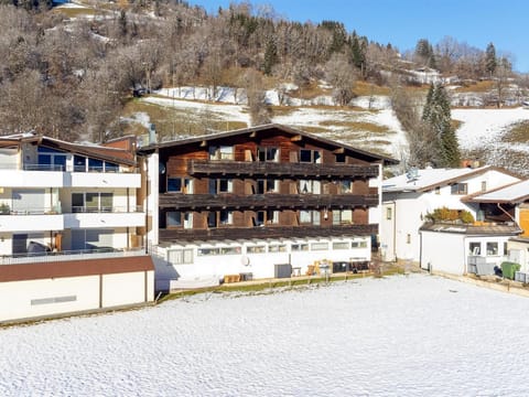 Property building, Winter