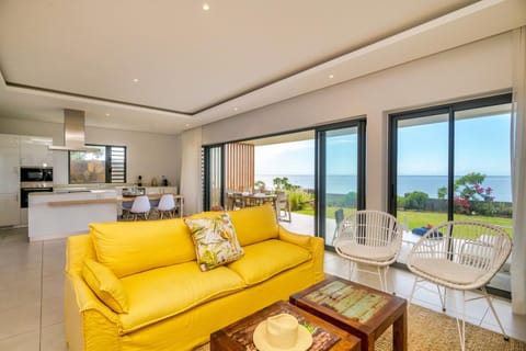 Living room, Dining area, Sea view