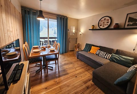 Kitchen or kitchenette, Seating area