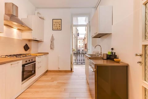 Kitchen or kitchenette, dishwasher, stove