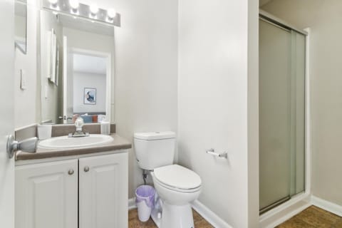 400 Winchester 2 Bed 2 Bath Newly Furnished Apartment in Vinings