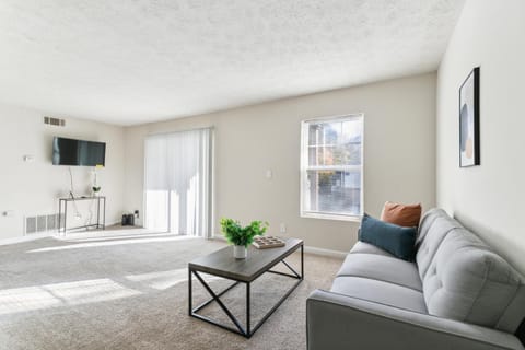 400 Winchester 2 Bed 2 Bath Newly Furnished Apartment in Vinings