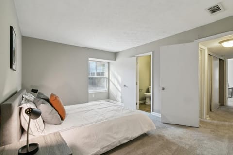 400 winchester 605 l 2 Bed 2 Bath Newly Furnished Apartment in Vinings