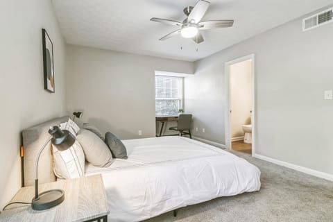 400 winchester 601l 2 Bed 2 Bath Newly Furnished Apartment in Vinings