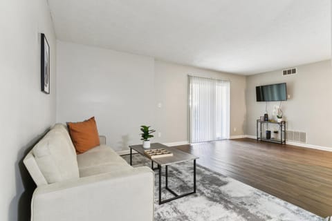 400 winchester 601l 2 Bed 2 Bath Newly Furnished Apartment in Vinings