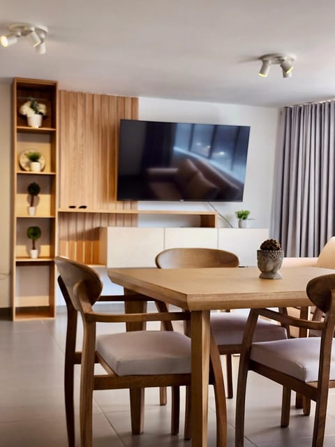 Communal lounge/ TV room, TV and multimedia, Living room, Seating area, Dining area