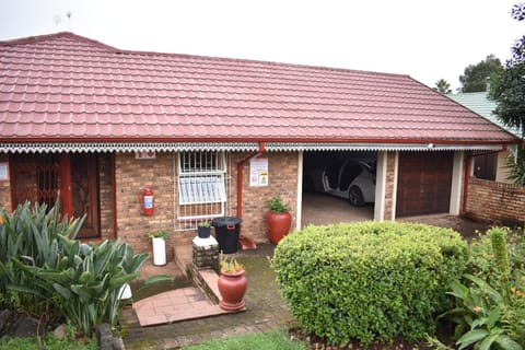 Property building, Day, Garden, Garden view