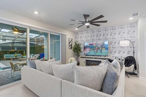 BRAND New 5 bed Villa in Windsor Cay Villa in Four Corners