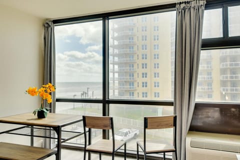 Oceanfront Daytona Beach Studio with Pool Access Apartment in Daytona Beach Shores