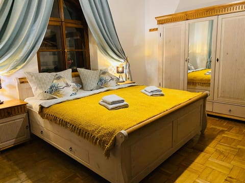 Bed, Bedroom, towels, wardrobe