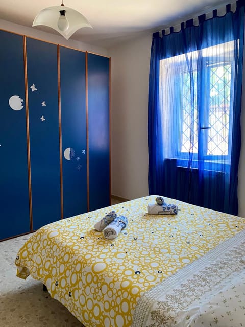 Bed, Photo of the whole room, Bedroom, towels, wardrobe
