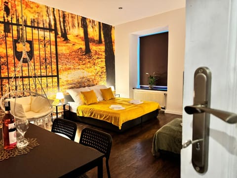 Bed, Living room, Photo of the whole room, Seating area, Dining area, Bedroom