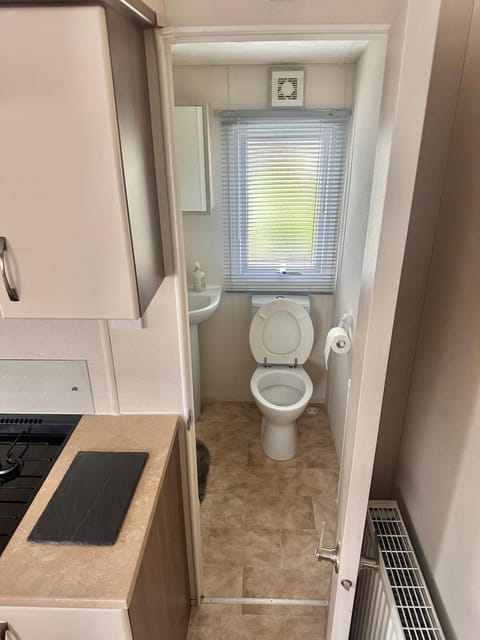 Delta, Bromley 4-Bedroom Located in Uddingston, Glasgow at Maryville Caravan Site Apartment in Glasgow