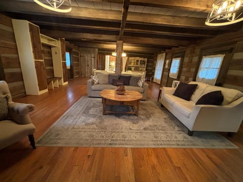 The Hilltop Cabin Cabin in Indiana