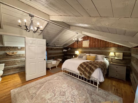 The Hilltop Cabin Cabin in Indiana