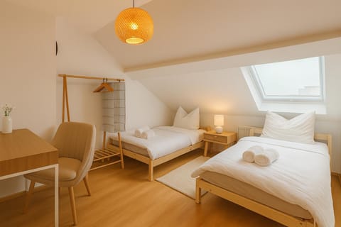 Bed, Photo of the whole room, Bedroom, towels