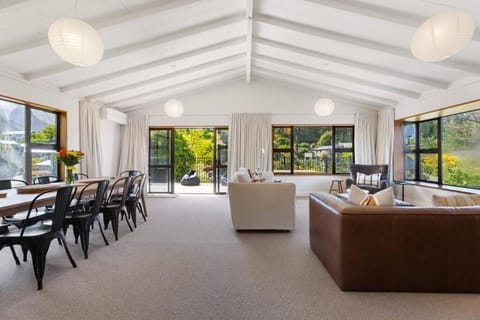 Balcony/Terrace, Living room, Seating area, Dining area