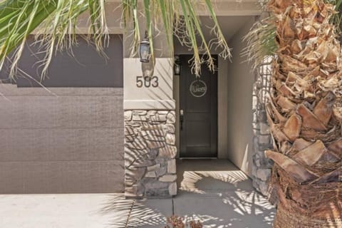 Hot Tub King Beds Pool Fire Pit BBQ House in Washington