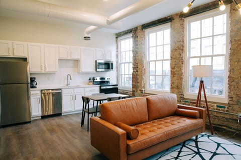 2 Bedroom Ste 2 Queen Beds at The St Clair House in Frankfort