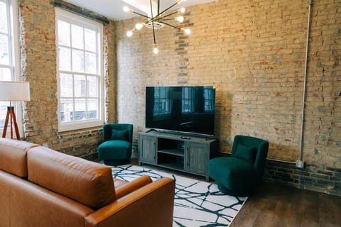 2 Bedroom Ste 2 Queen Beds at The St Clair House in Frankfort